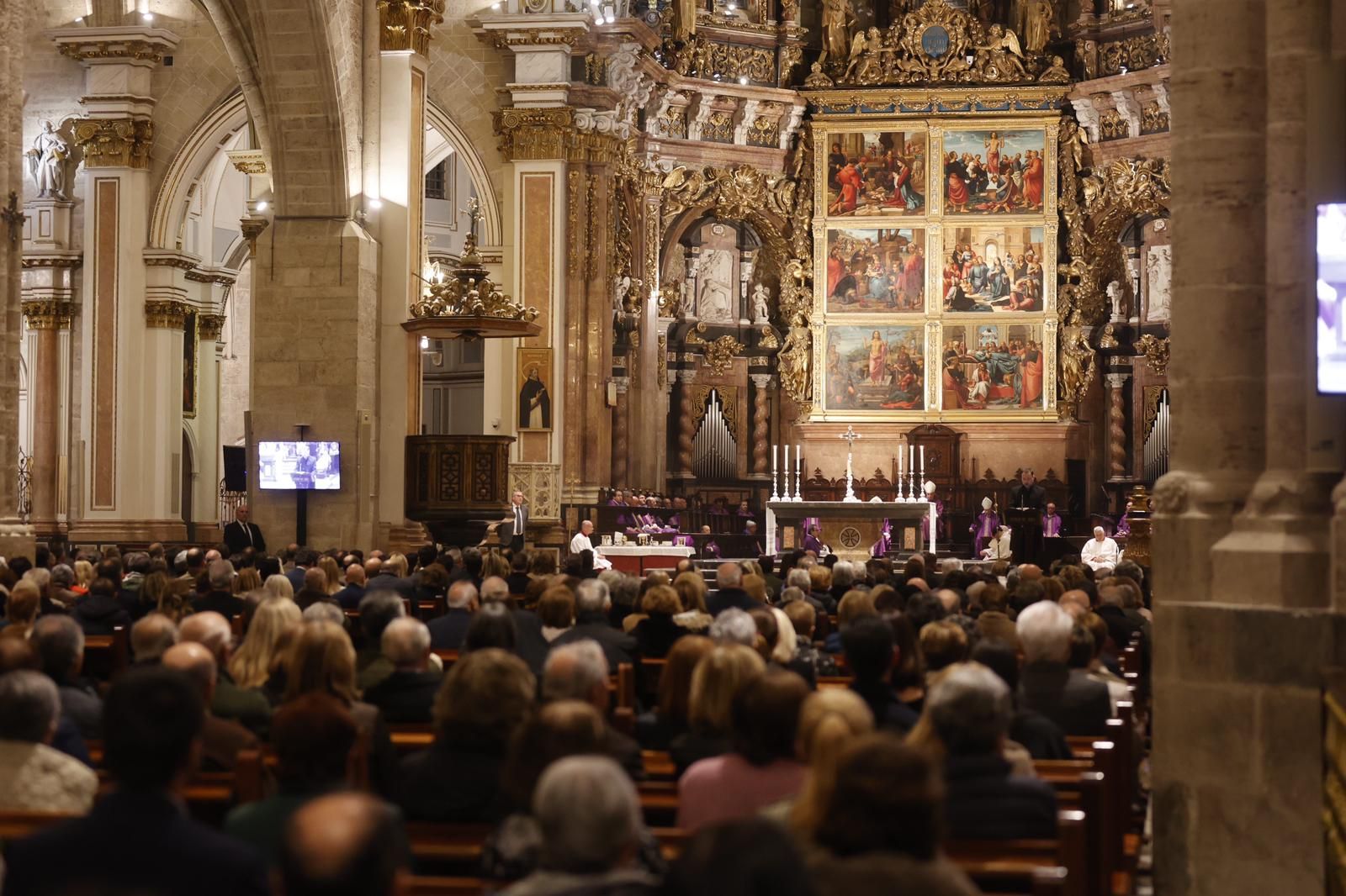 Así ha sido la misa en honor a las víctimas de la tragedia de Campanar