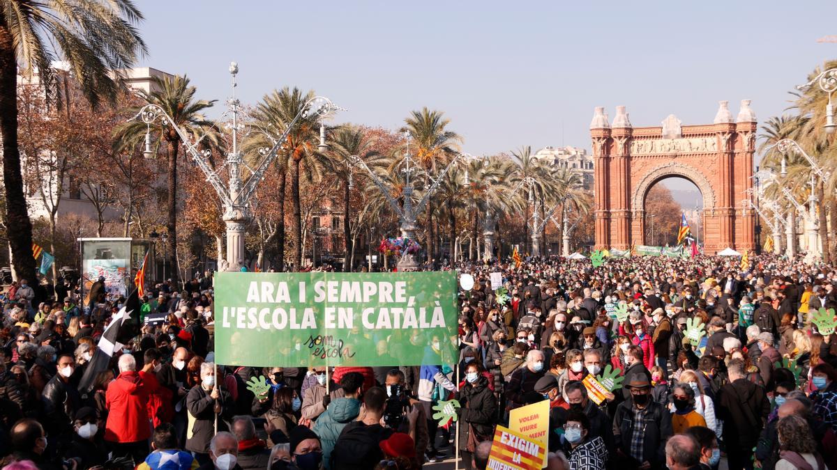 Pla obert de la manifestació convocada per Som escola el passat desembre