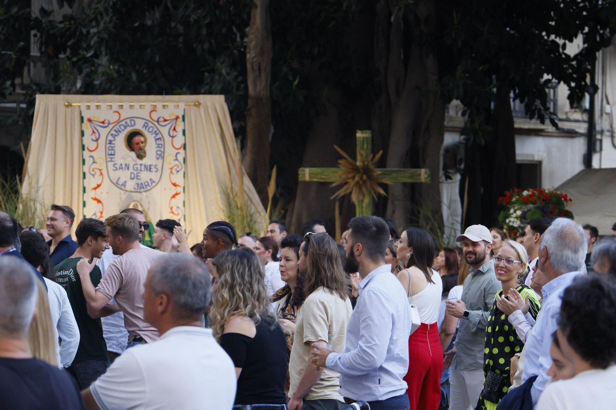 Ambiente durante el viernes por la tarde en las Cruces de Mayo de Cartagena