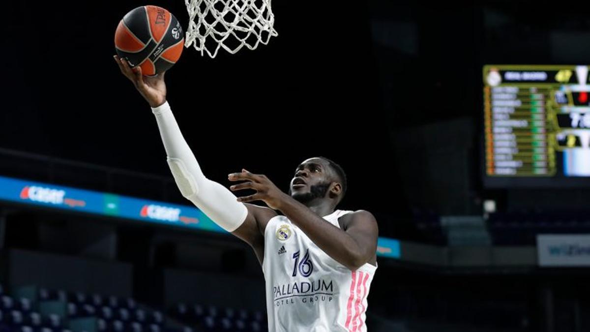 Usman Garuba todavía no podrá vestirse la nueva camiseta del Madrid debido a una lesión