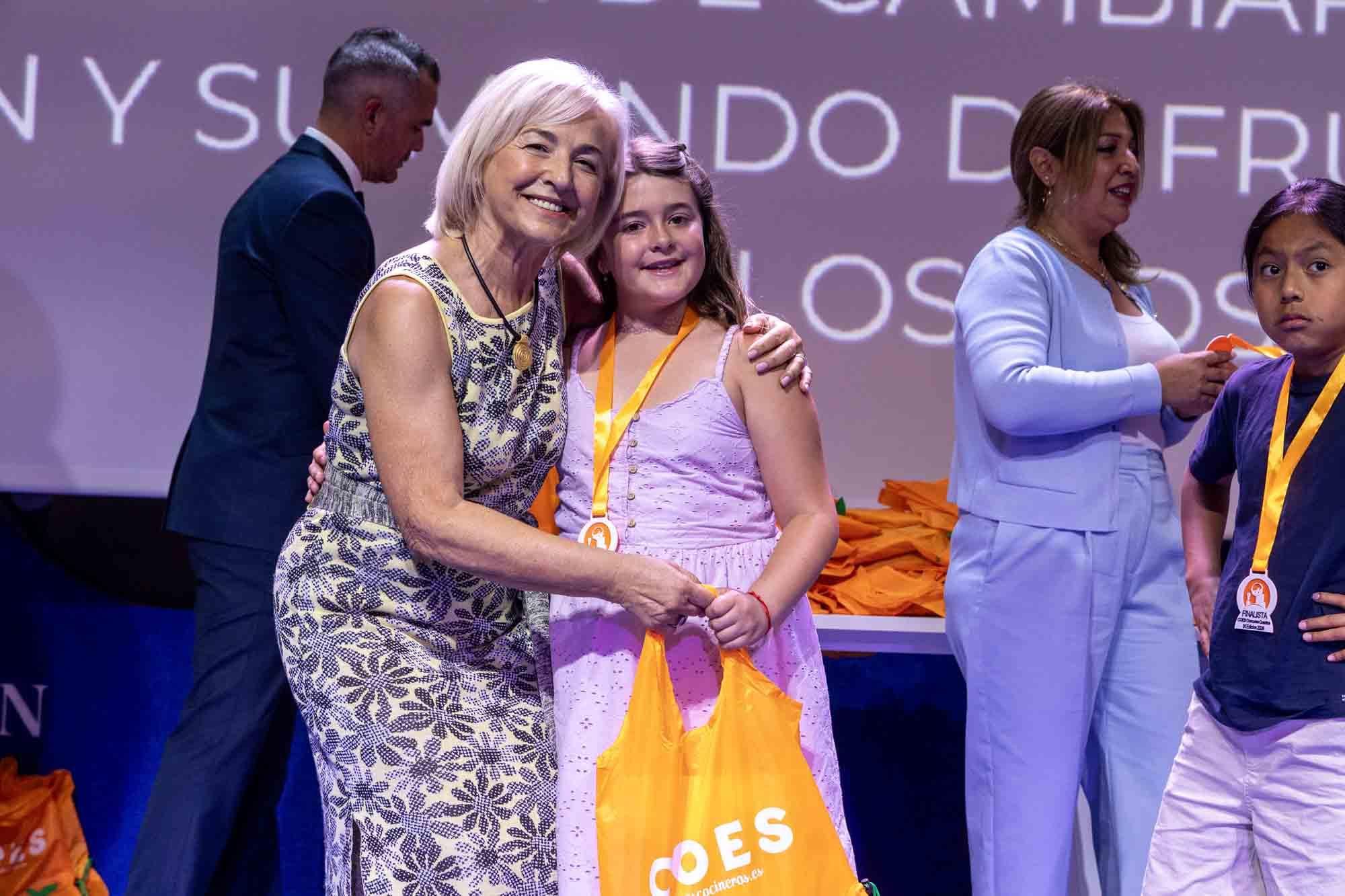 Entrega de premios del concurso infantil de relatos cortos "Cuéntame un cuento para comer" en el Club INFORMACIÓN organizado por COES