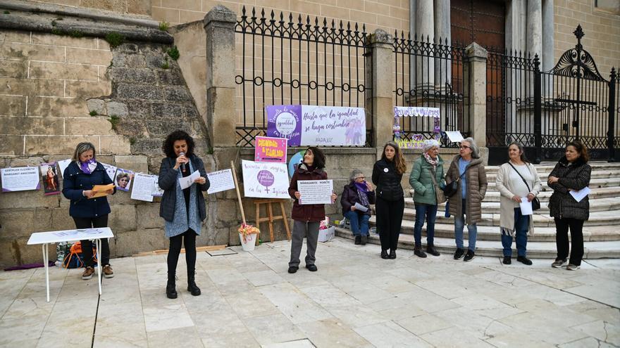 &#039;Revuelta de Mujeres en la Iglesia&#039; en Badajoz: la mirada feminista de la Biblia