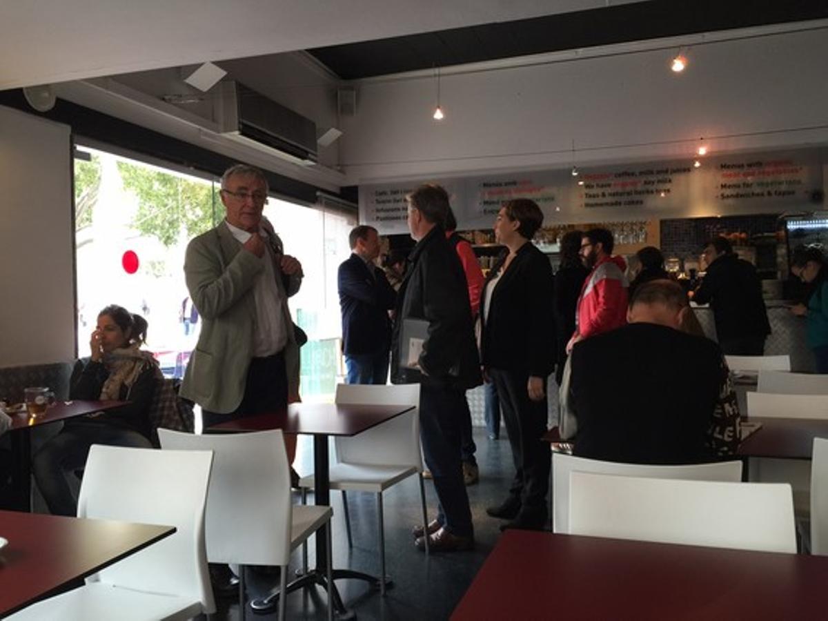 Ada Colau, Joan Ribó i Pedro Santisteve, aquest dimecres a la cafeteria del CCCB.