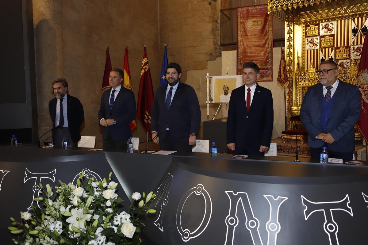 Comunidad, Ayuntamiento y Universidad, presentes en la mesa inaugural.