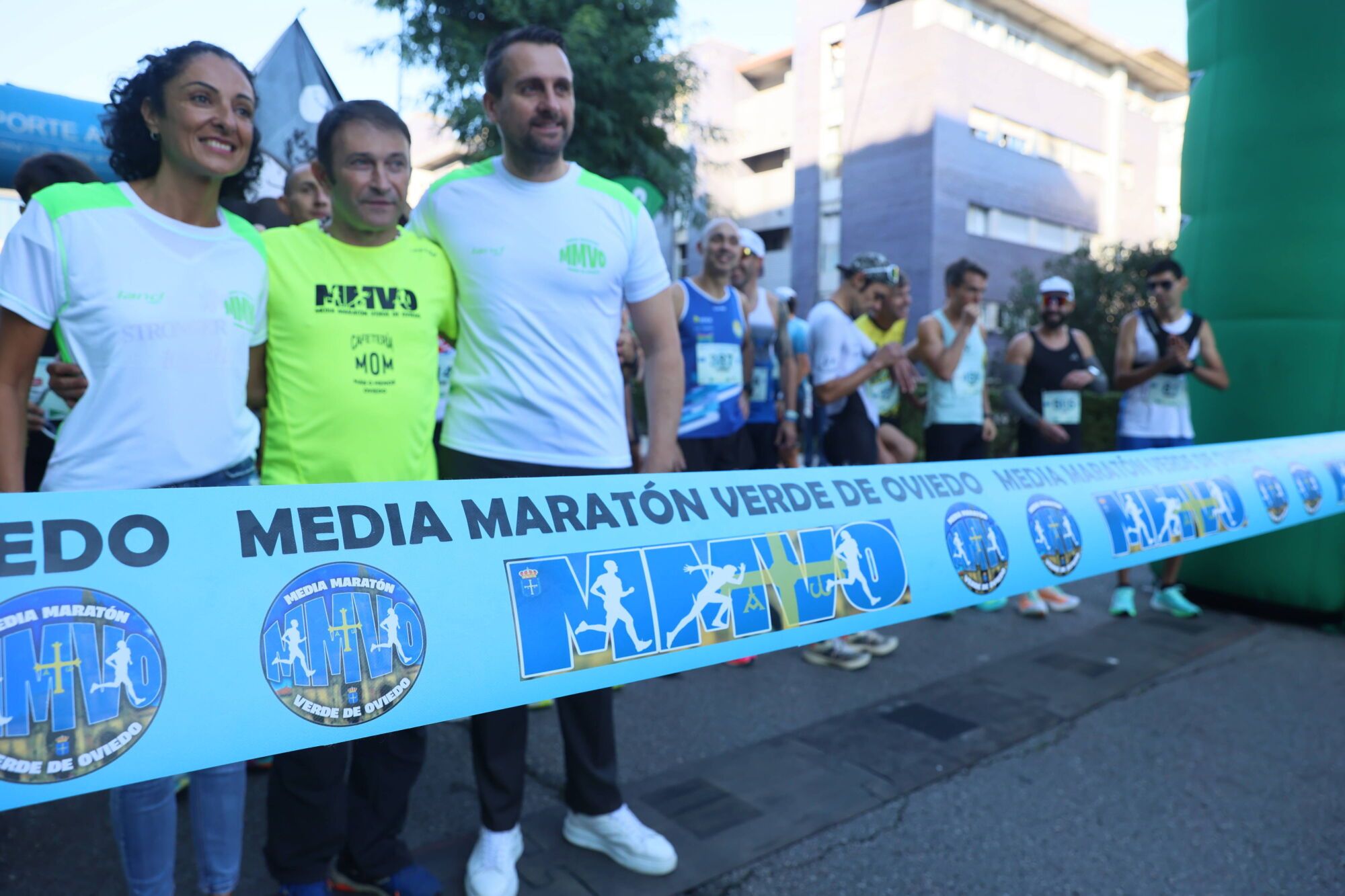 Marco García y Lola Pérez reinan en una media maratón “de récord” en Oviedo