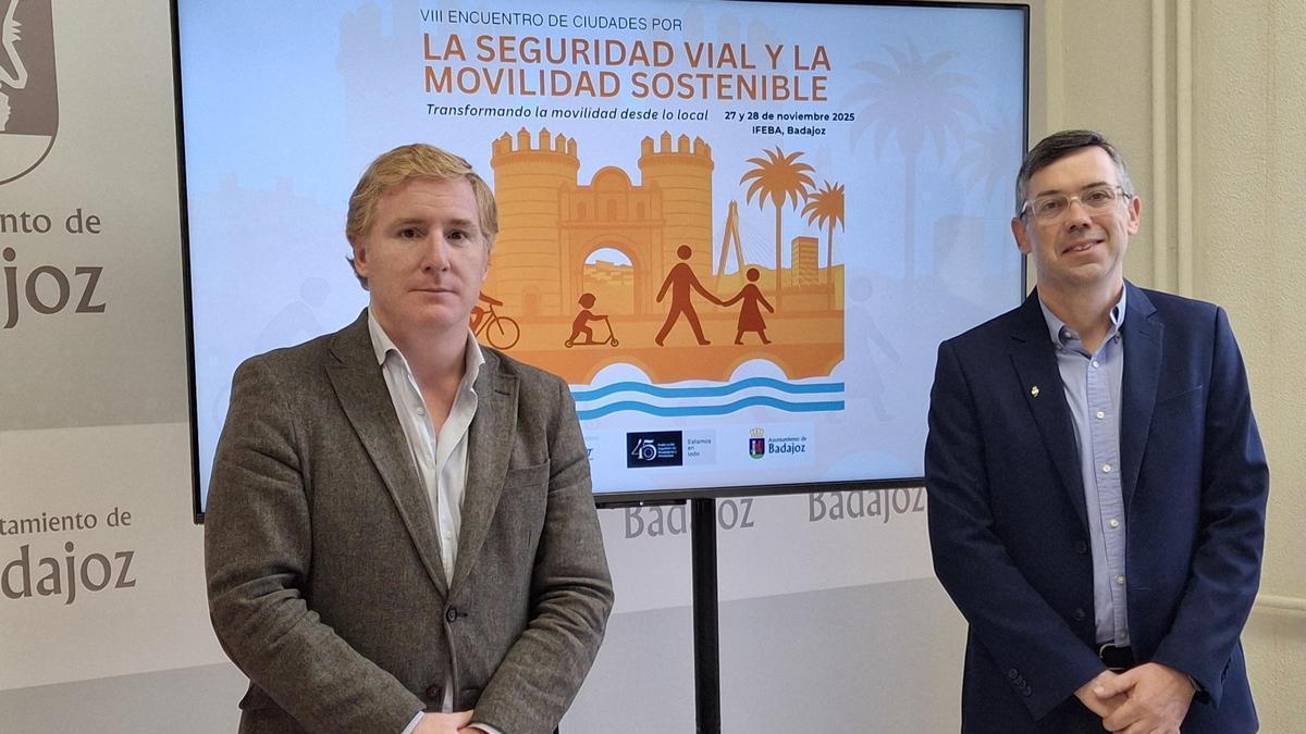 El alcalde Ignacio Gragera y el jefe de Tráfico en Badajoz, José Luis Capilla, durante la presentación del encuentro.