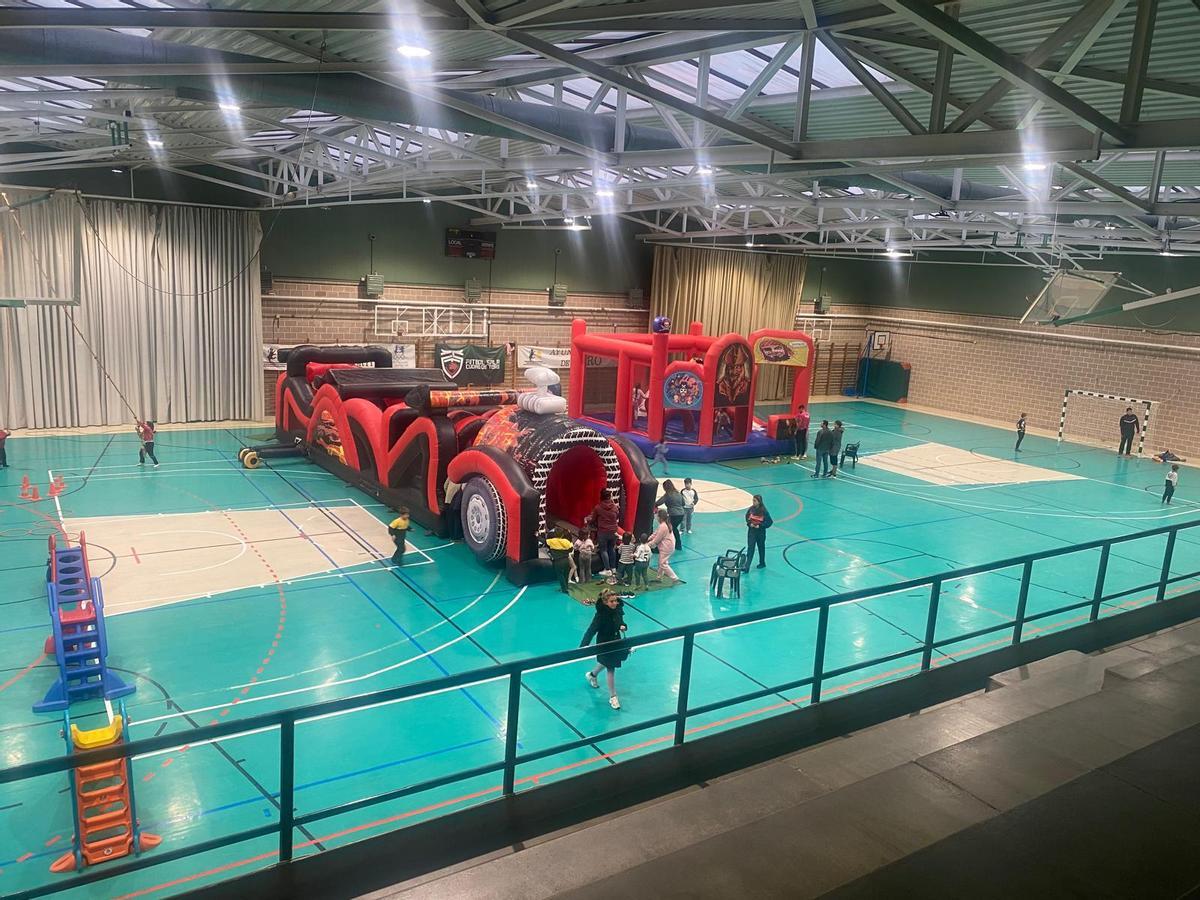 GALERÍA | Los niños de las Escuelas Deportivas Municipales celebran la Navidad