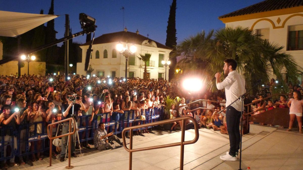 Antonio José, en el acto de recibimiento organizado por el Ayuntamiento en el año 2005.