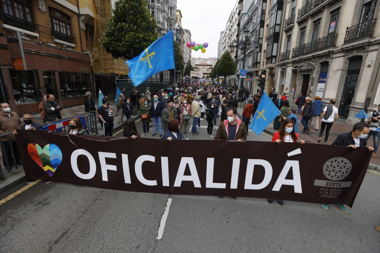 Los partidarios de la cooficialidad del asturiano se manifiestan en Oviedo