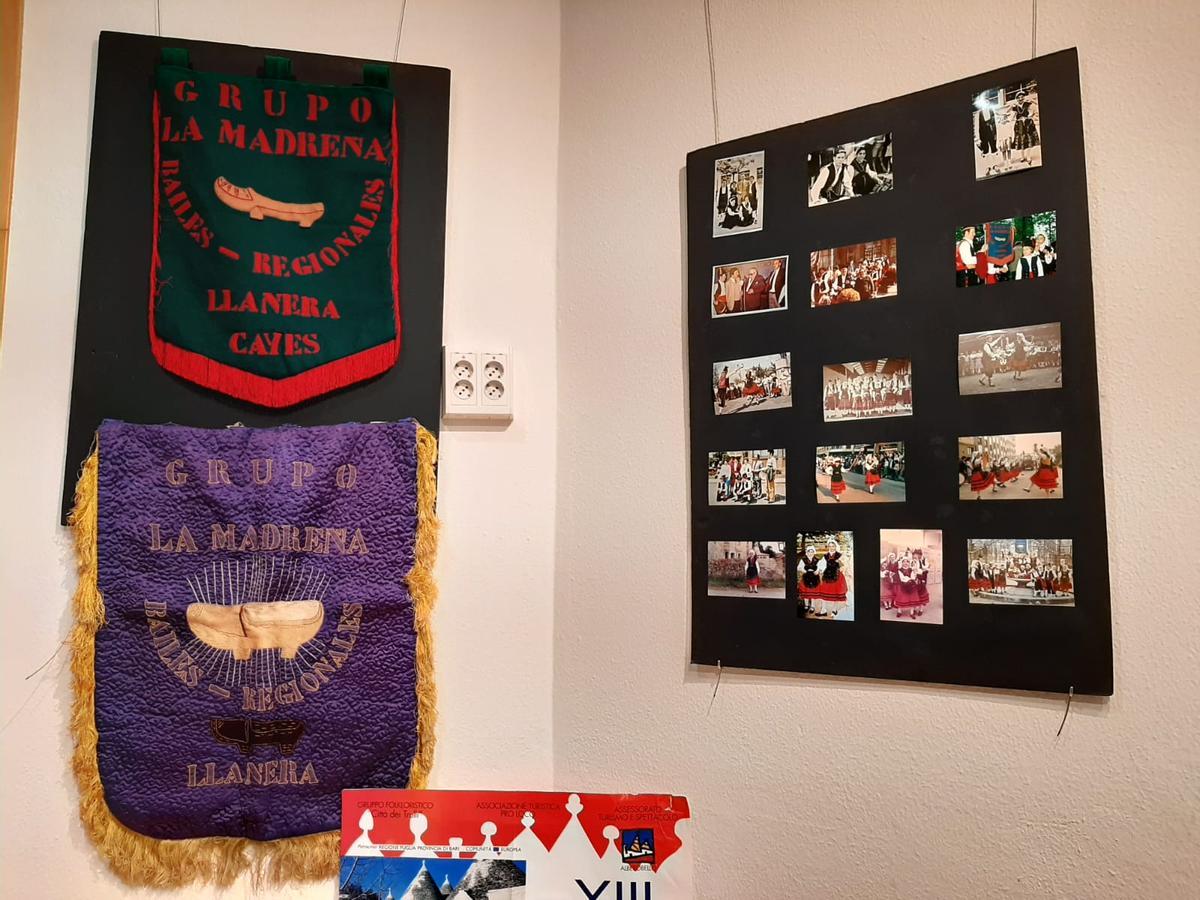 Banderines y fotos de la exposición