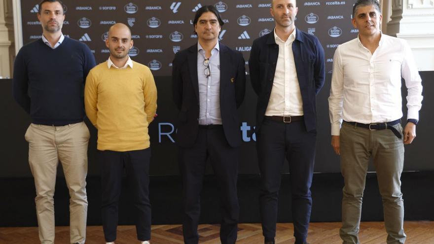 De izquierda a derecha, Míchel Martínez, Álex Andújar, Marco Garcés, Álex Otero y Eduardo Covelo. // R. Grobas