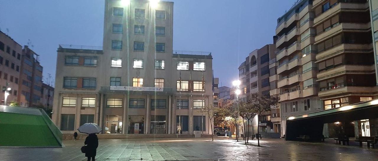 El ayuntamiento es uno más del centenar de edificios municipales de los que Vila-real tiene que abonar su consumo energético.