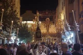 La Virgen del Gran Poder se viste de luna en la maratoniana extraordinaria de su centenario