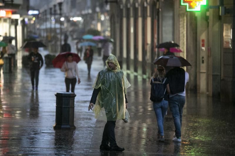 19.10.18. Las Palmas de Gran Canaria. Persistentes lluvias en la capital. Foto Quique Curbelo  | 19/10/2018 | Fotógrafo: Quique Curbelo