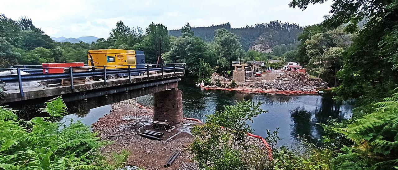 Estado actual de la obra del puente de Quinzanas, en Pravia. | S. Arias