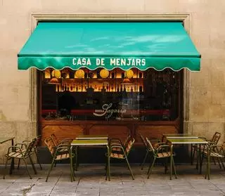 Vuelve a abrir sus puertas un mítico restaurante del Raval de Barcelona: llevaba cerrado desde la pandemia