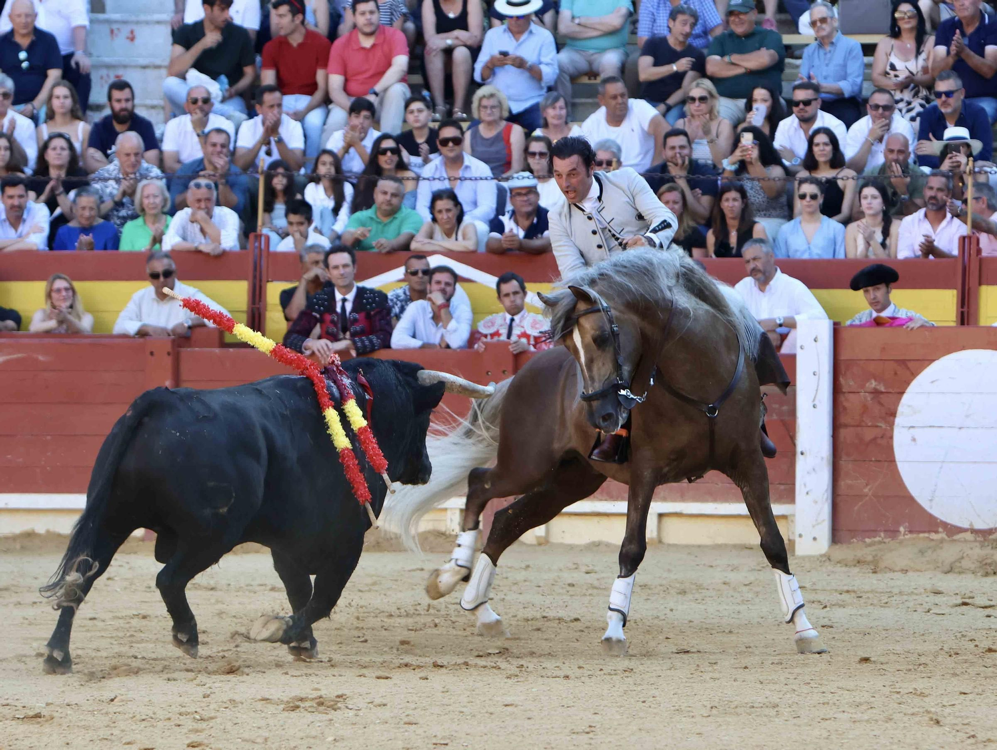 Andy Cartagena, Diego Ventura y Guillermo Hermoso abren la puerta grande en la primera de las Hogueras de Alicante 2024