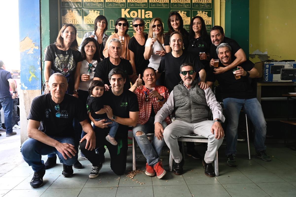 Búscate en la galería de fotos de las collas (II)