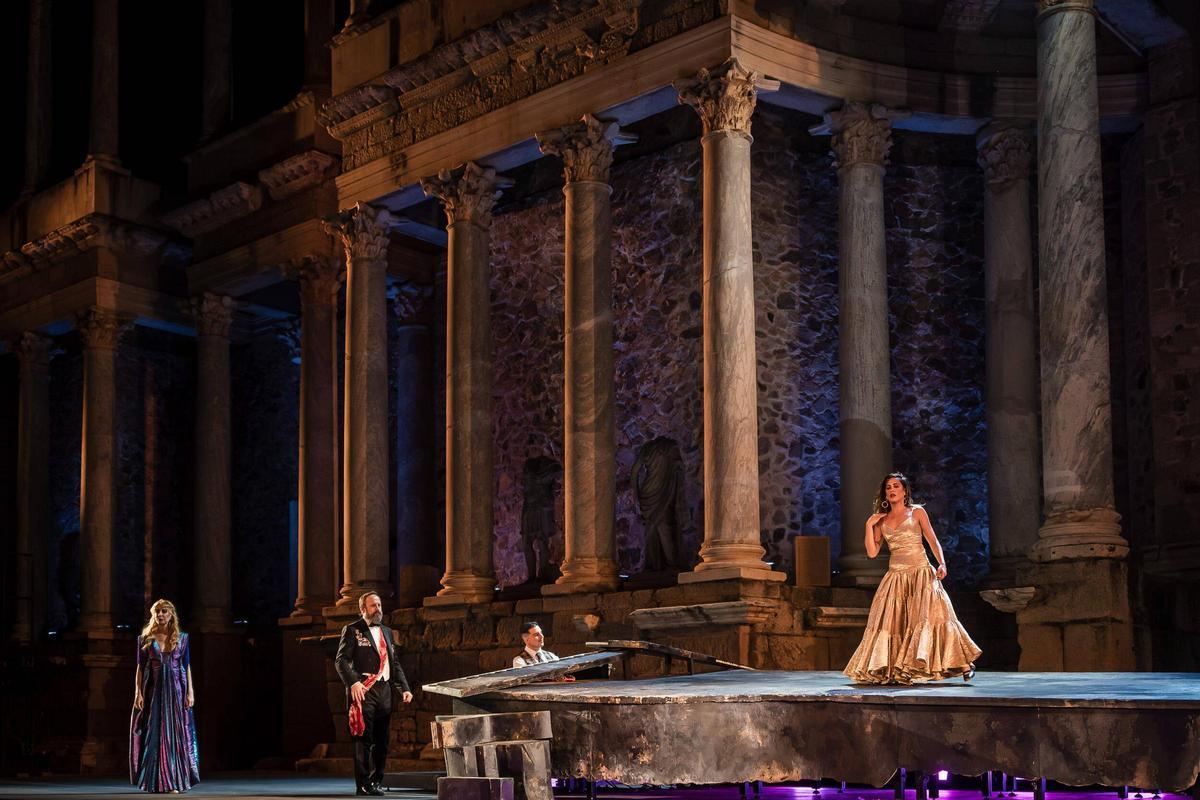 El Teatro Romano de Mérida acoge la puesta en 'Electra' El Teatro Romano de Mérida acoge la puesta en 'Electra'