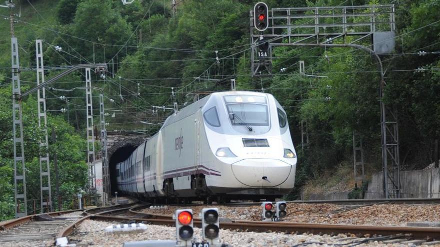 &quot;¡Yo quería ir a València!&quot;: la angustiosa historia de una mujer que iba en tren a València y acabó en Santander