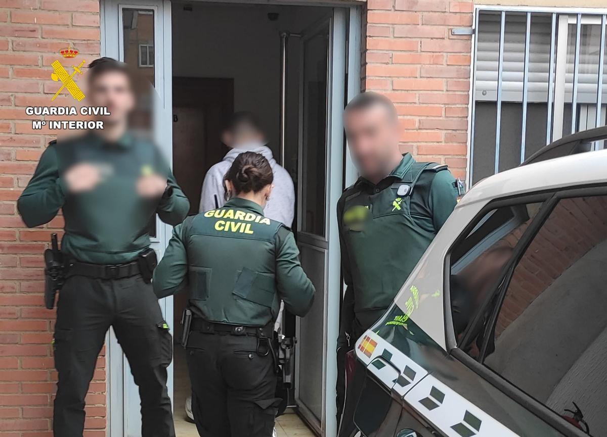 La Guardia Civil detiene a un hombre en La Guareña por retener a su mujer contra su voluntad.