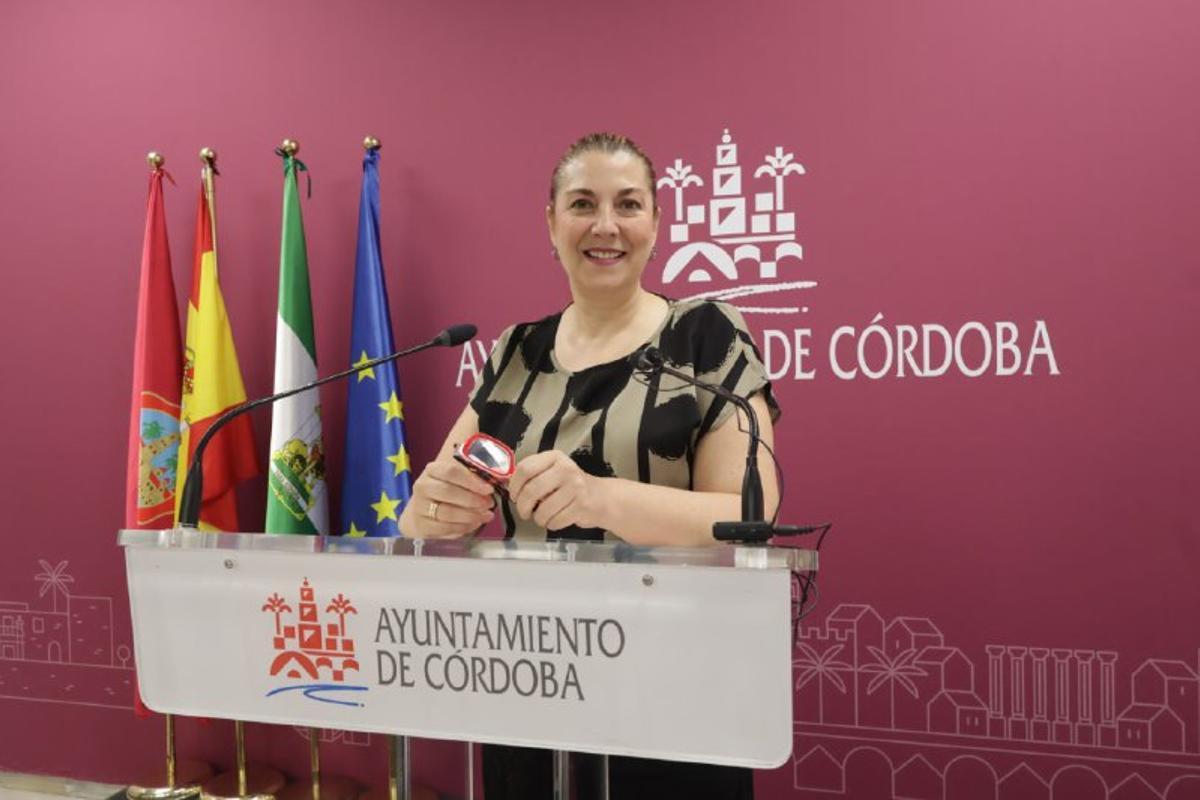 La teniente alcalde delegada de Servicios Sociales, Eva Contador, presenta el plan.
