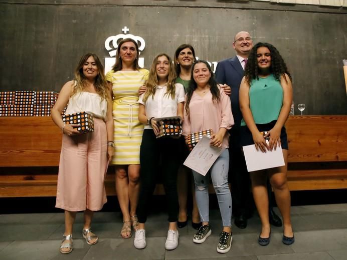 Delia Padrón Presentación del ganador del Concurso Escolar ¿Qué es un rey para ti?