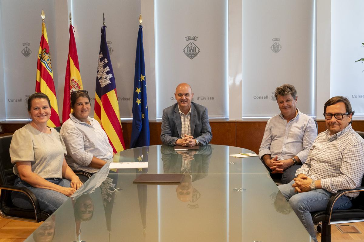 El Consell firma con la Federación de Caza un convenio para mantener cotos y recursos cinegéticos en Ibiza