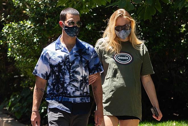 Joe Jonas y Sophie Turner, embarazada, pasean por Los Ángeles