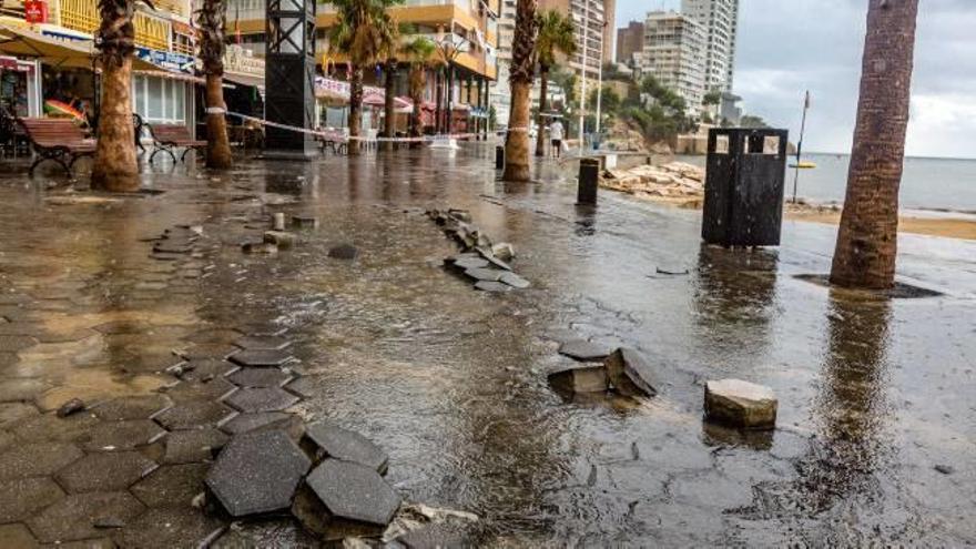 Una tromba de agua deja hasta 60 litros por metro cuadrado en Benidorm