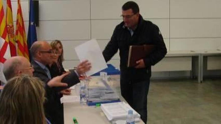 Votació a la Cambra de Manresa, el 2010