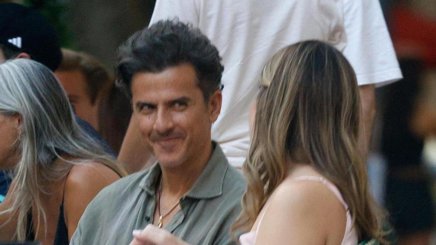 Orson Salazar, muy cómplice con una misteriosa mujer tras su separación de Paz Vega
