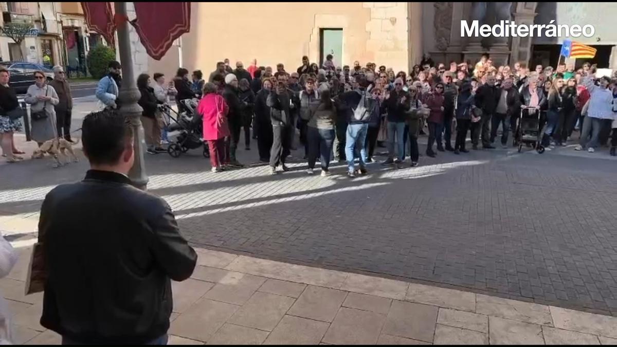 Tensión lingüística en Vinaròs: el portavoz de Vox enciende los ánimos de los manifestantes en favor del valenciano