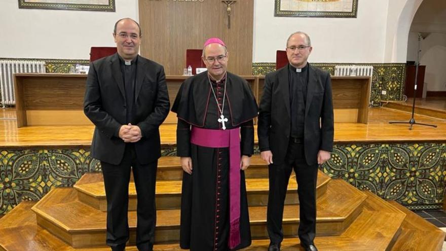 El futuro prelado de Cáceres, a la izquierda, el pasado martes en la Archidiócesis de Toledo, al anunciarse su designación.