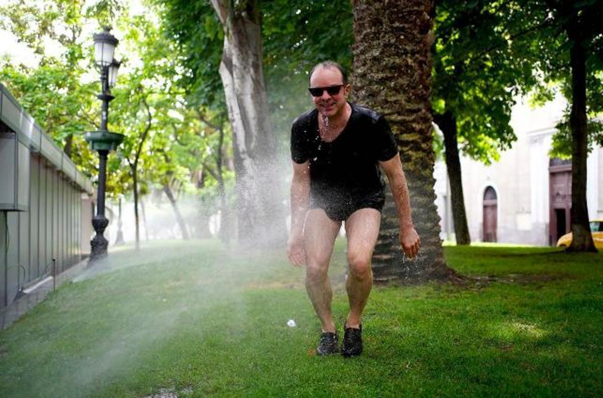 La primera onada de calor dona inici a un estiu tòrrid, plujós i de nits tropicals