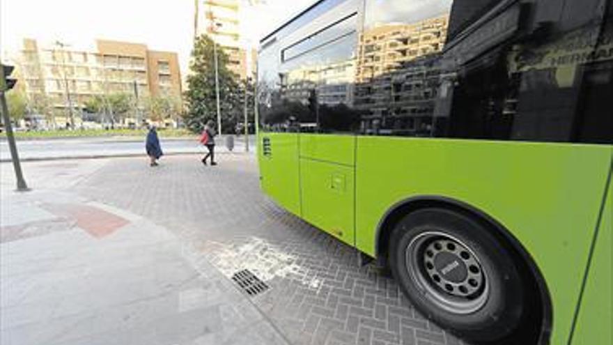 Un autobús arrolla a una mujer de 76 años en el centro de Castellón