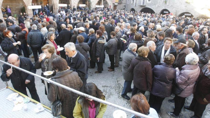 La Plaça de l&#039;Ajuntament, plena de gom a gom ahir al migdia.