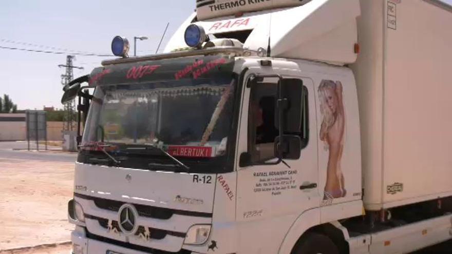 El camionero condenado por llevar la imagen de una mujer desnuda en su flota: "No se a quién no le puede gustar"