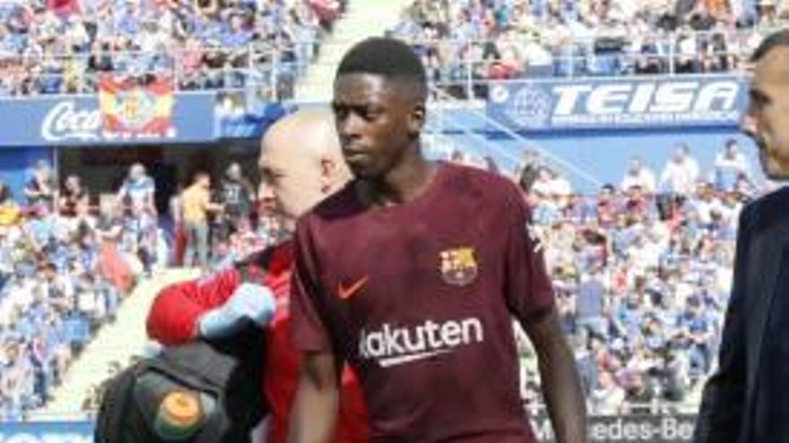 Dembélé, retirant-se lesionat dissabte al camp del Getafe.