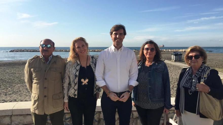 Pablo Montesinos y Carolina España, durante la visita a Pedregalejo.