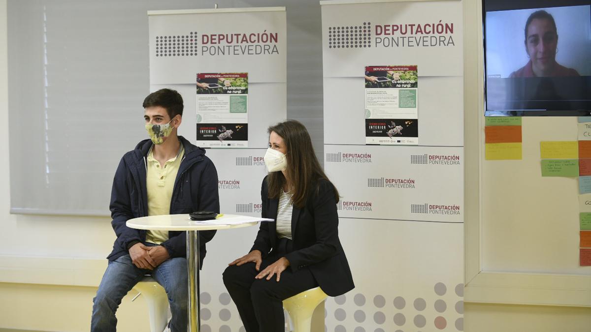 Ana Mejías, junto al concejal Avelino Souto, ayer, en el vivero de Lalín 2000.