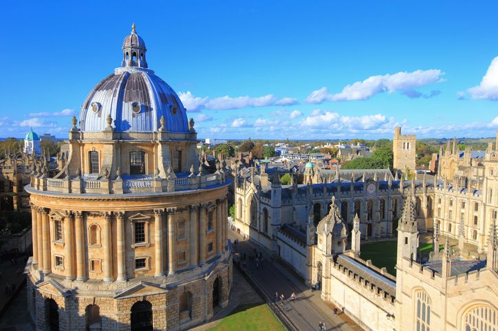 Oxford es conocida como la ciudad de las agujas de ensueño.