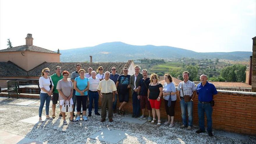 Vecinos de la sierra de Plasencia agotarán todas las vías para regularizar sus casas