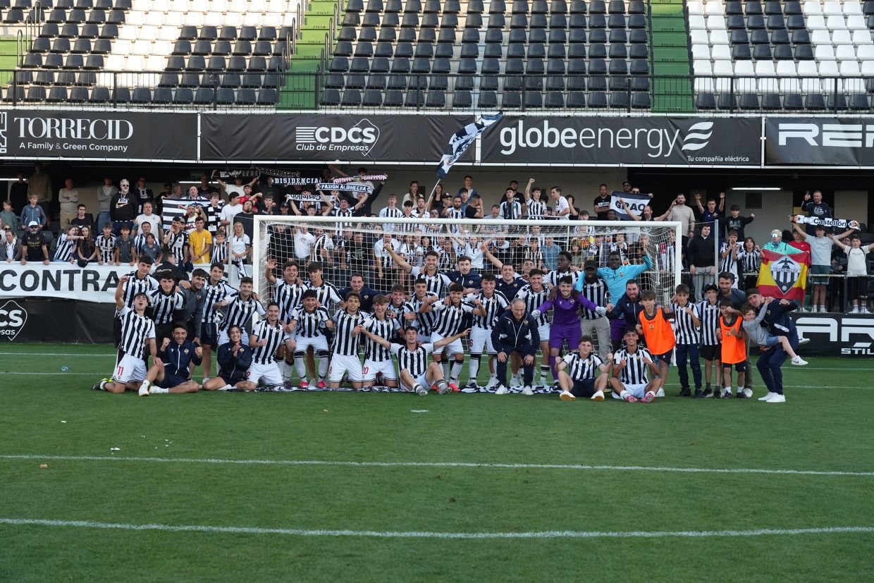 ¡Las mejores imágenes de la celebración del ascenso a Segunda Federación del Castellón B!