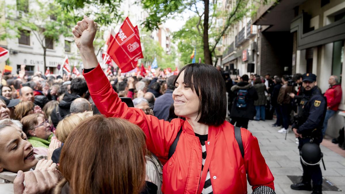 La líder del PSPV y ministra de Ciencia, Diana Morant, saluda a la salida del Comité Federal del PSOE.