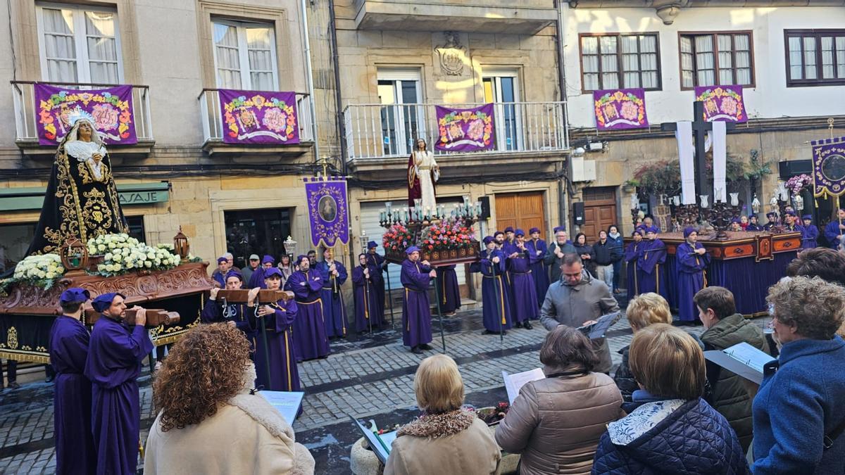 En imágenes, la procesión de la Soledad de Villaviciosa