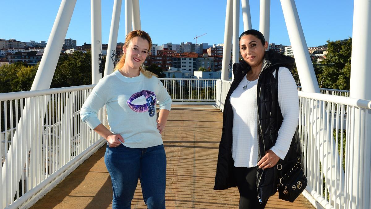 Mélody Fernández (izquierda), junto a Yolanda Jiménez.