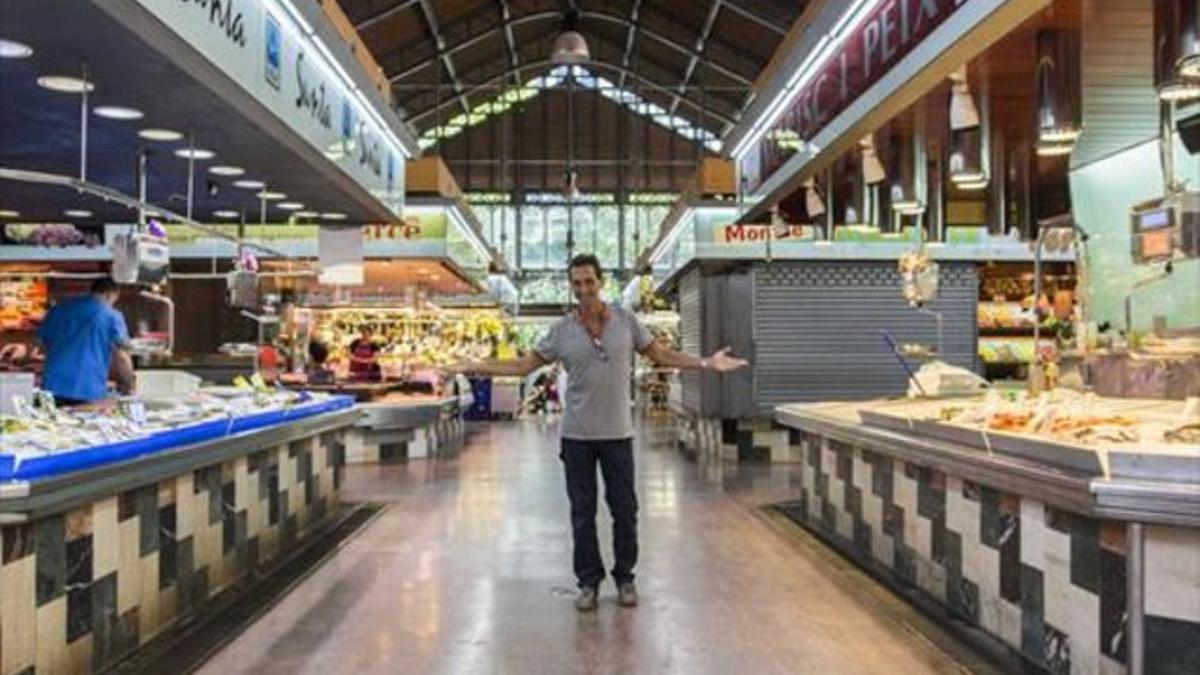 Mercat de la Concepció Hijo de la pescatera Maria«AFORTUNADAMENTE, DE PEQUEÑO COMÍ MUCHO Y MUY BUEN PESCADO. MI MADRE DESPACHABA AQUÍ MERLUZAS Y RAPES», EXPLICA VENTOSA