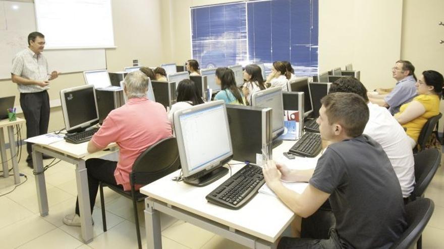 Las empresas gastaron cuatro veces más en despidos que en formación