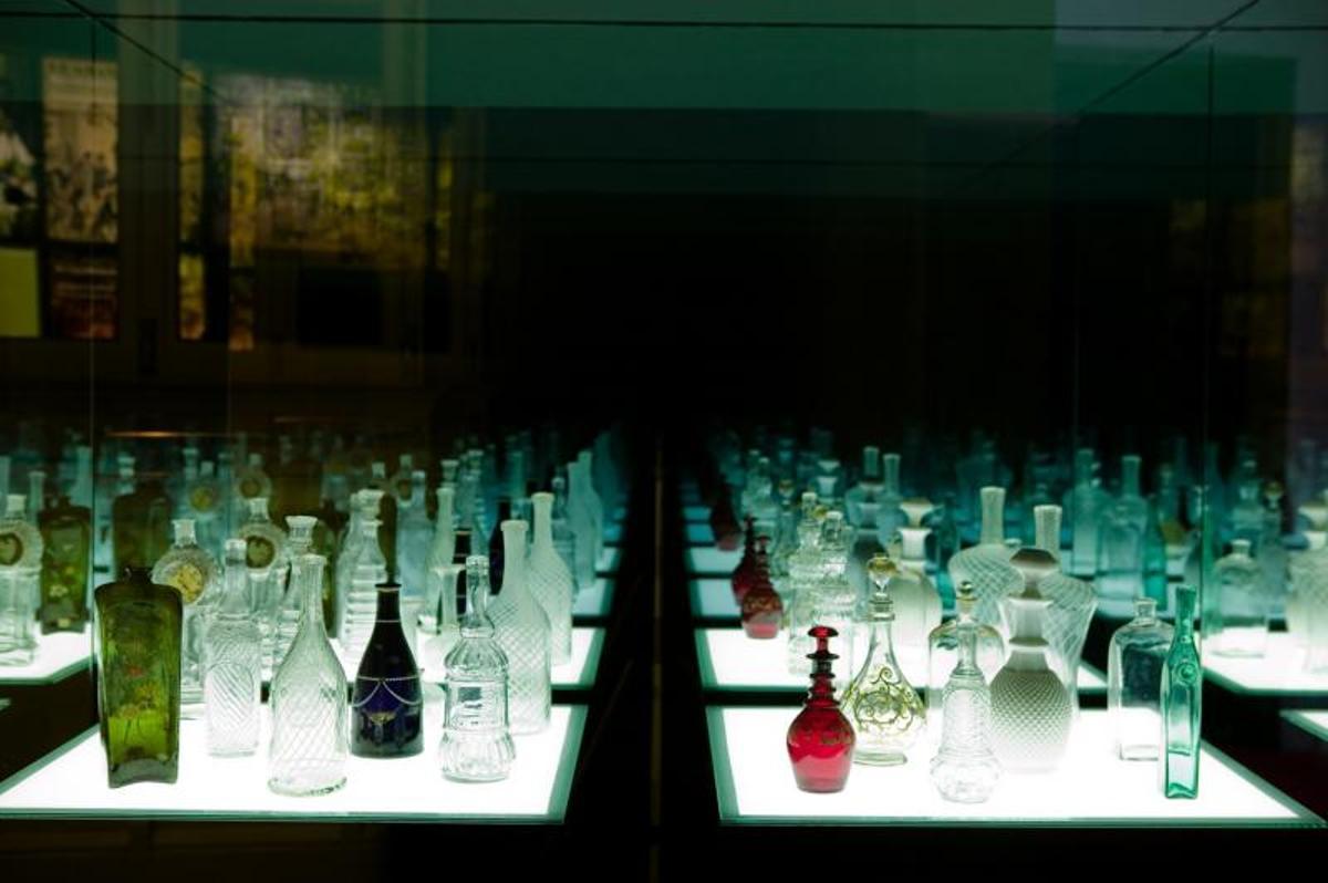 Exposición de vasos y botellas enel Vinseum de Vilafranca del Penedès.